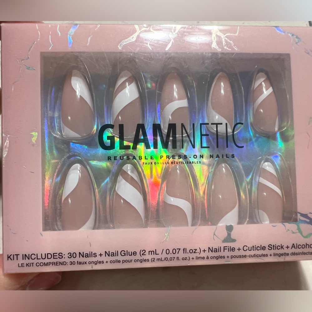 Glamnetic press-on nails (NIB:NWT), marshmallow swirl